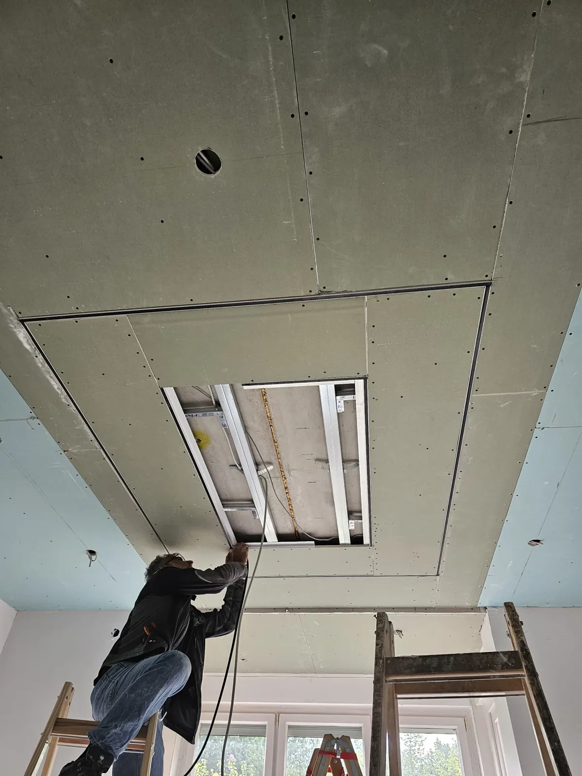 Deckenbau und integrierte Beleuchtung